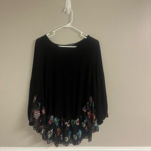Cha Cha Vente Black Blouse with Floral Hem Small